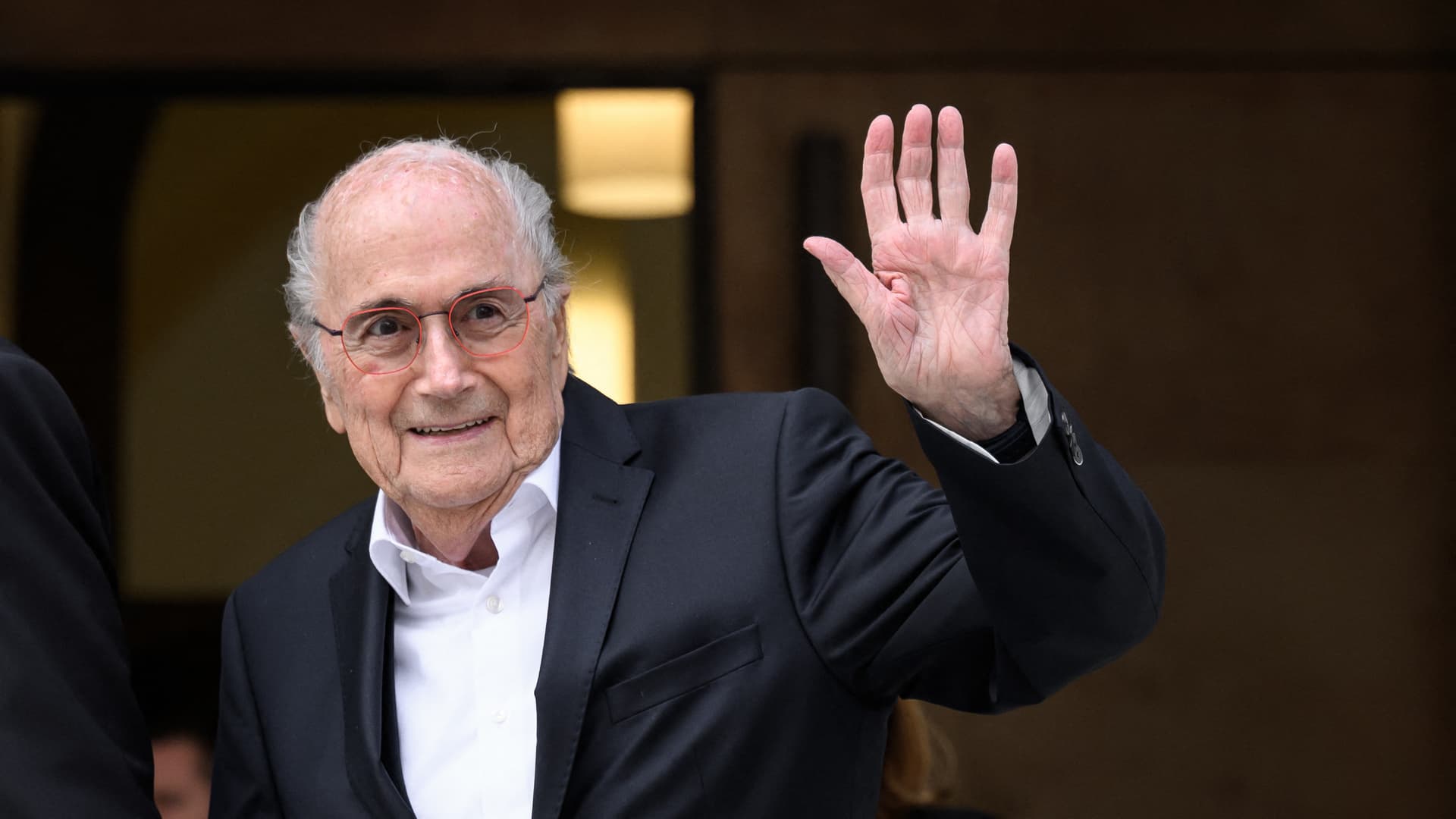 Blatter: FIFA fut hundët në çështje që nuk i takojnë, duan të rivalizojnë Champions League
