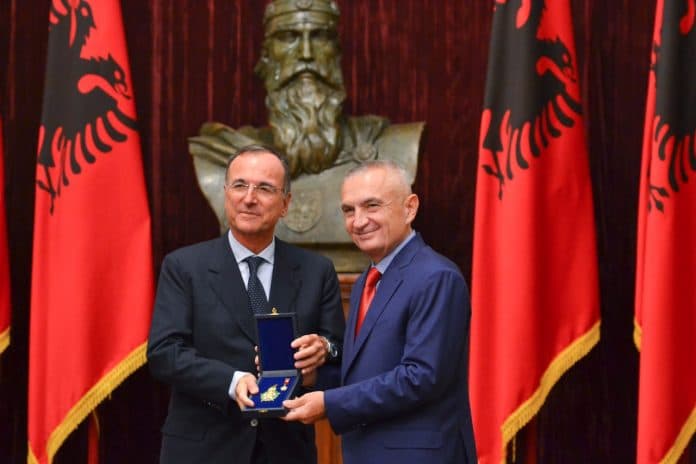Ndahet nga jeta ish-ministri i Jashtëm italian, Franco Frattini