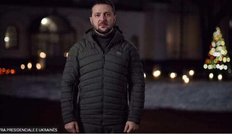Zelensky mesazh sfidues për Krishtlindje: Liria ka çmim të lartë, le të durojmë edhe këtë dimër