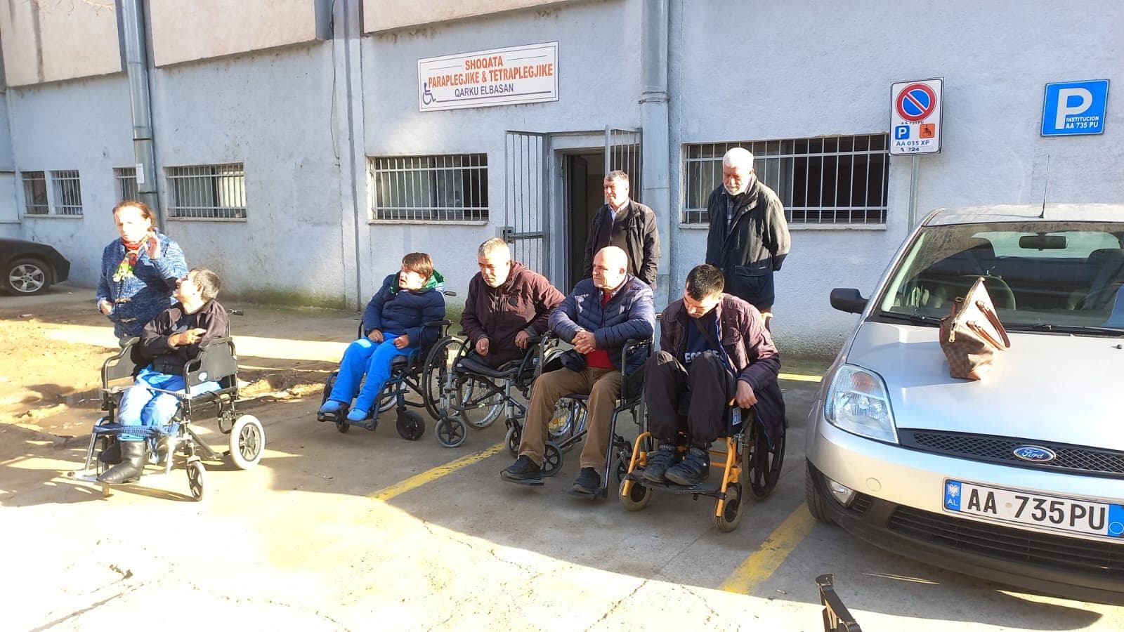 Mbyllet greva e urisë së invalidëve në Elbasan (VIDEO)