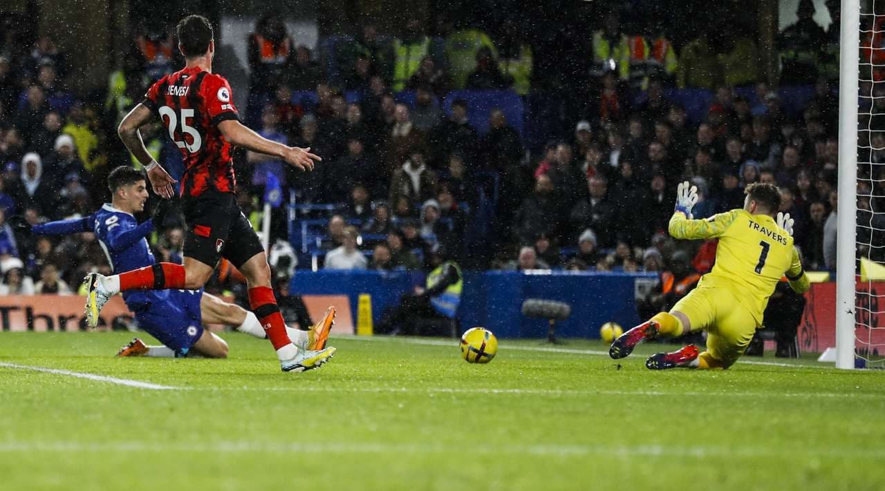 Chelsea e nis me fitore, por humbet sërish titullarin (VIDEO)