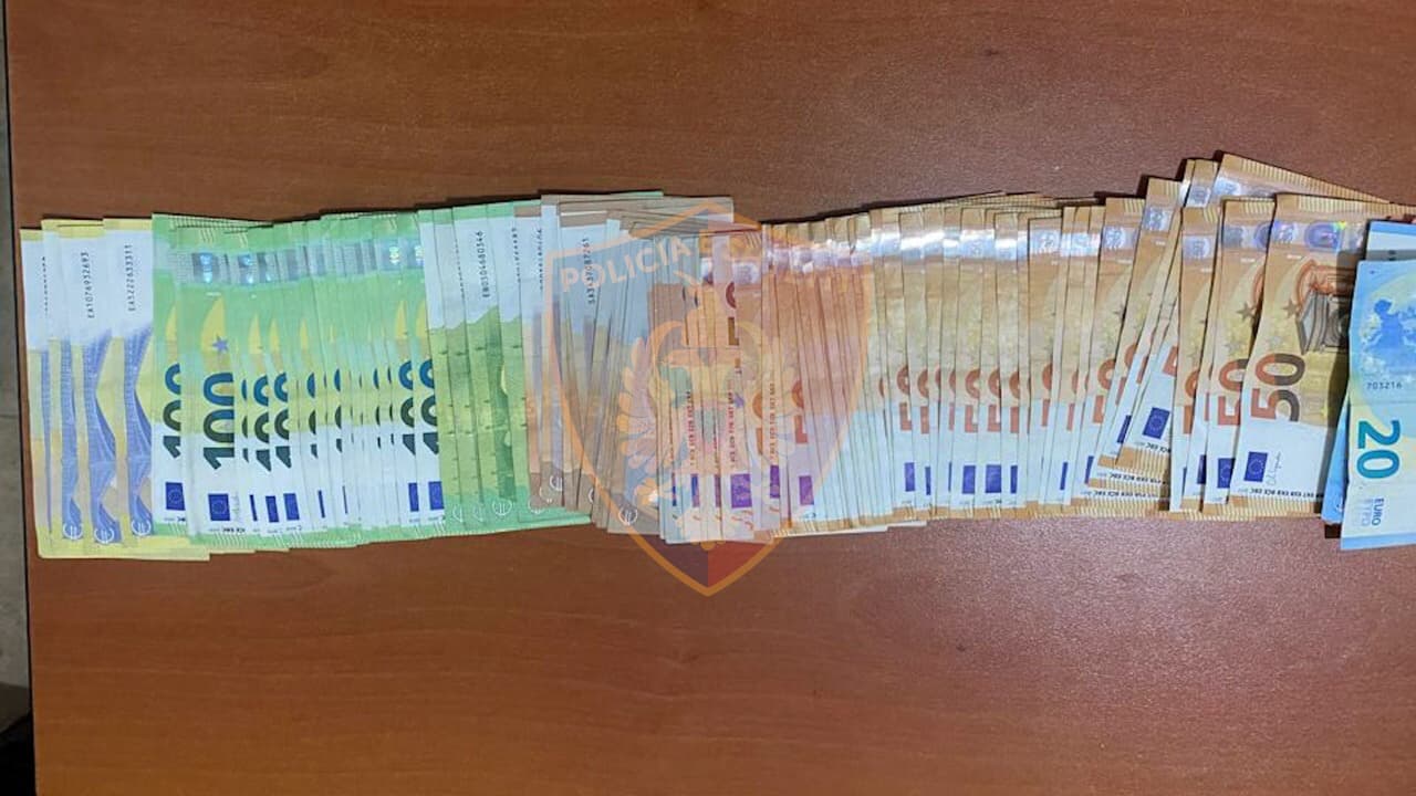 Tentuan të kalonin drejt Italisë 16 të mitur duke u kamufluar si pjesë e një ekipi sportiv, arrestohen 10 kosovarë në Durrës