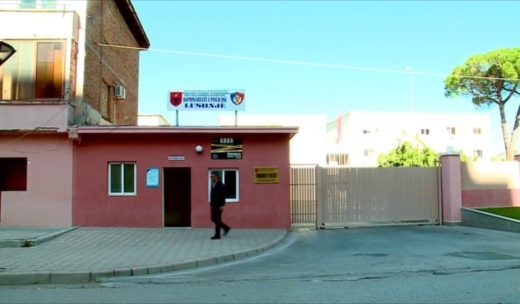 66-vjeçari plagos me thikë kamerierin në Lushnjë