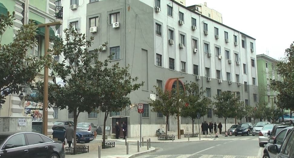 Tentuan të kalonin drejt Italisë 16 të mitur, Gjykata e Durrësit jep masën e sigurisë për të arrestuarit