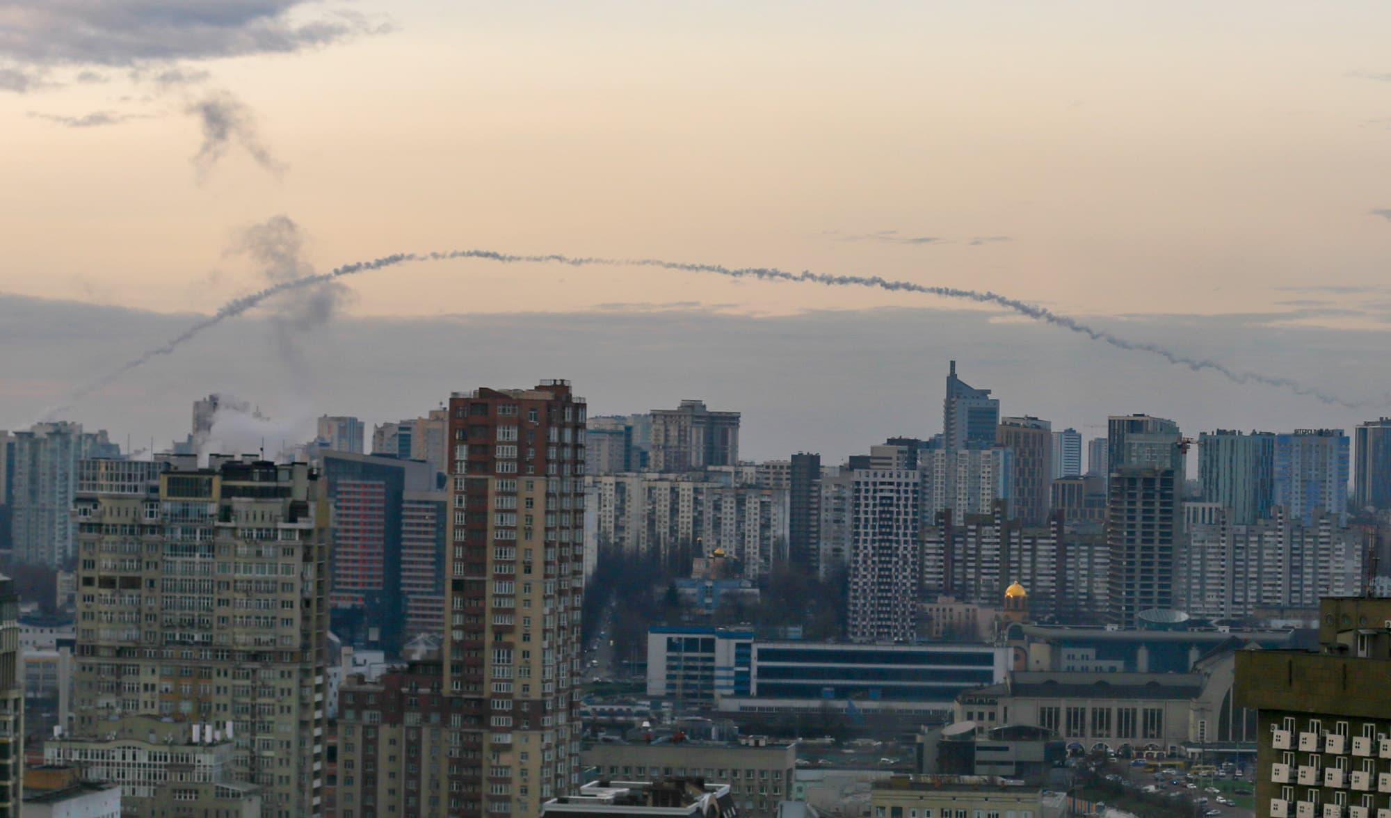 Rusia kryen "sulm masiv raketor" në Ukrainë