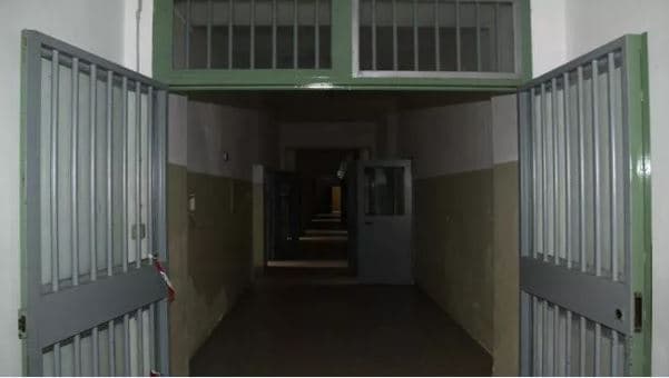 I riu shqiptar i jep fund jetës me vetëvarje në burgun italian