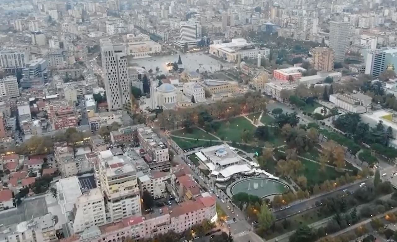 “Pakoja e fundvitit, e pamjaftueshme”/ Qytetarët: Vendim i vonuar i qeverisë për festat e fundvitit (VIDEO)