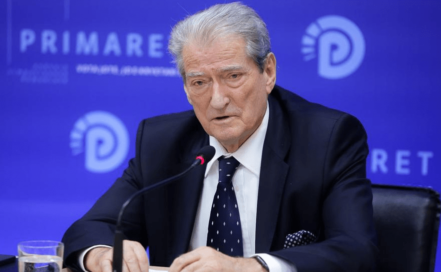 “Ndjesa e pasinqertë e Ramës”, Berisha flet për revolucion, Mediu kërkon bashkim