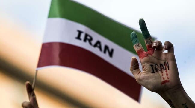 Mbajtja e mbulesës islame në makina, policia iraniane rifillon kontrollet në të gjithë vendin