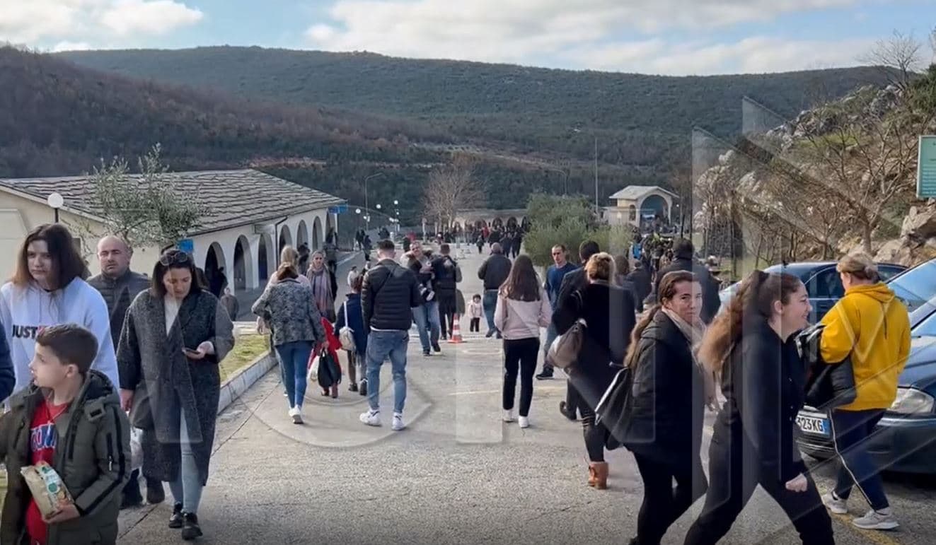 Video/ Me besim tek Zoti, qindra qytetarë e nisin vitin e ri në kishën e Shna Ndout në Laç (VIDEO)