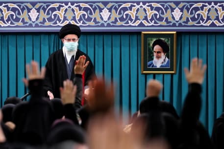 Iran, Khamenei: Gratë në Perëndim po vuajnë