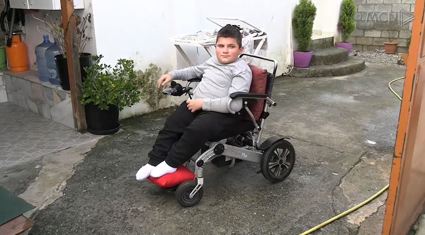 I mungojnë paratë për ta nisur jashtë, familja apel për të shpëtuar jetën e 14-vjeçarit