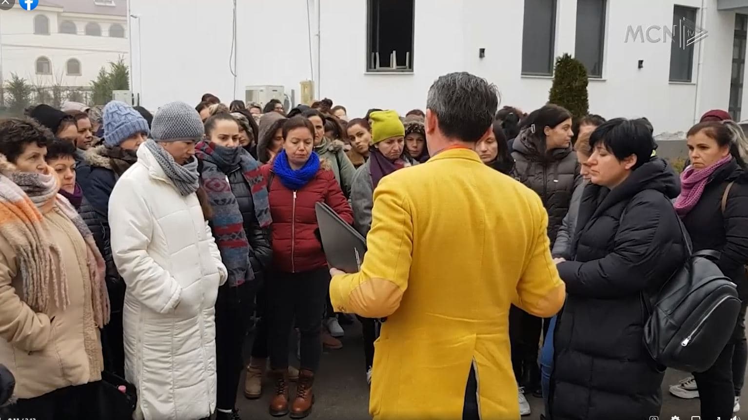     Bllokohet fasoneria në Bilisht/ Vijon protesta e punonjëseve, akuza për shkelje ligjore (VIDEO)