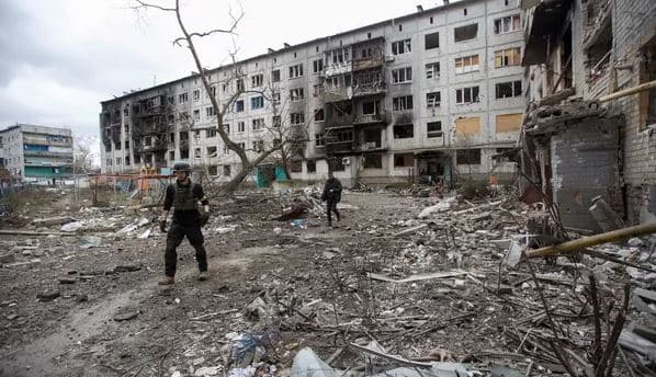 Putini shpalli armëpushimin, por të shtënat me armë  vijojnë në Ukrainën lindore
