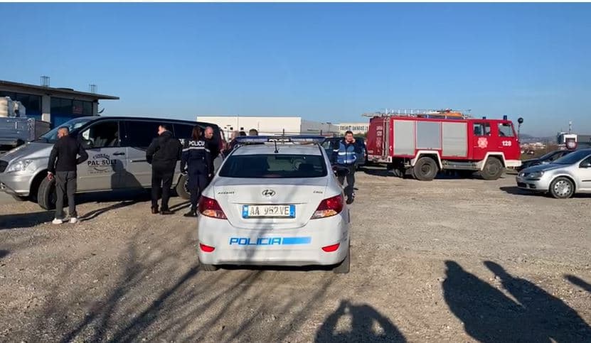 Video/ Humb jetën gomisti, i plasi goma e kamionit në Milot