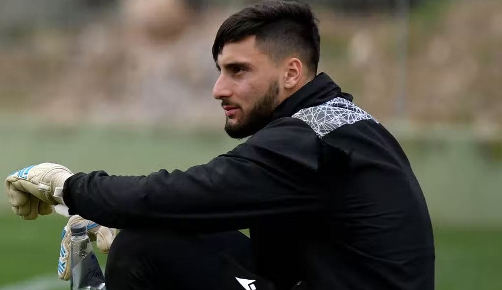 Nuk po gjen hapësira, Brentford i jep leje Strakoshës për të gjetur skuadër të re