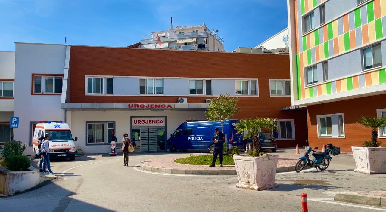 Sarandë, një person paraqitet në spital i plagosur me armë gjahu