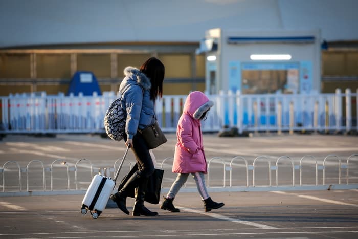 Covid, Kina heq karantinën për shtetasit e huaj