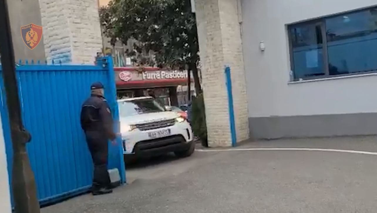 U kapën në flagrancë me 83 doza kanabisi gati për shitje, arrestohen 2 të rinj në Elbasan