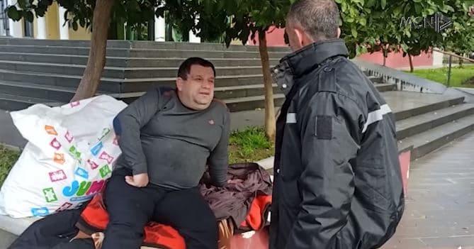 Në grevë urie para Bashkisë Kurbin. Anton Meta: Prej 4 vitesh hedhin inerte në pronën time