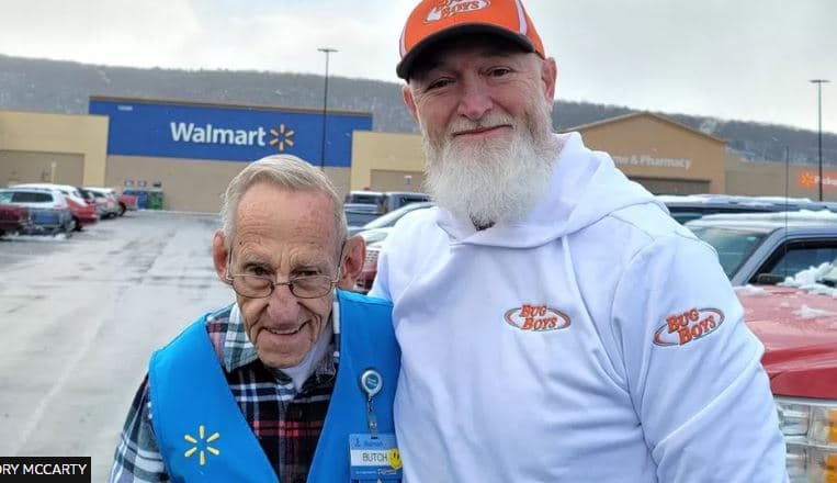 Punëtori 82-vjeçar i Walmart, del në pension pasi njerëzit i mbledhin 100 mijë dollarë