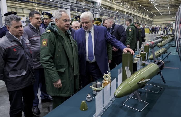Rusia: Do të vazhdojmë të zhvillojmë armë bërthamore