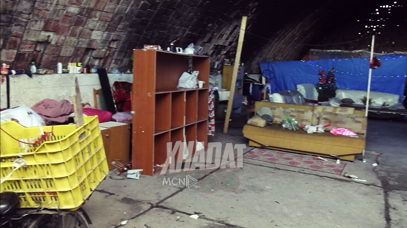 Xhadat/ Familja me 6 antarë që jeton në tunel