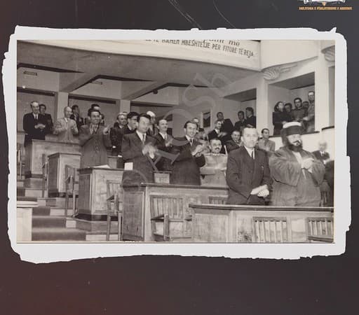 Shënohet 77-vjetori i shpalljes së Republikës së Shqipërisë