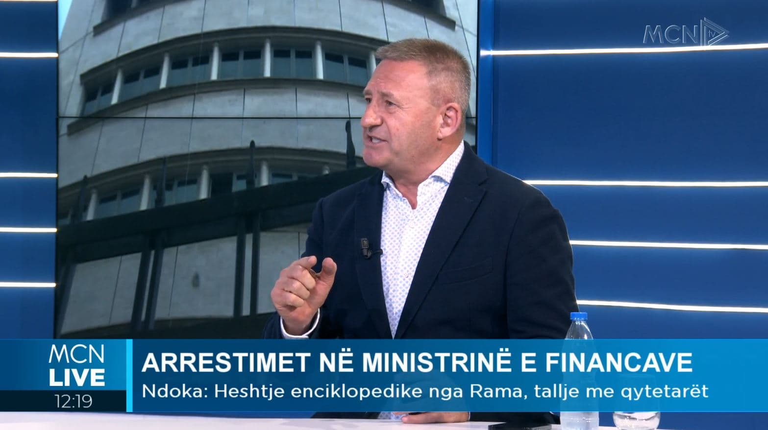 Arrestimi i sekretarit të përgjithshëm të Ministrisë së Financave, Ndoka: Ministri të japë dorëheqjen (VIDEO)