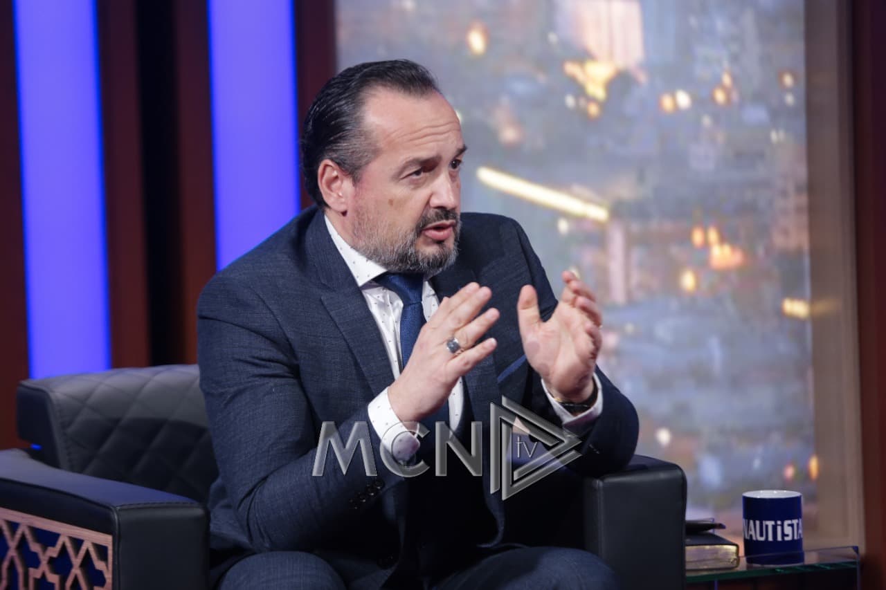 Pano: Po ndodh eksodi më i madh i shqiptarëve, “barinjtë” politikë kujdesen të kullosin veten e tyre