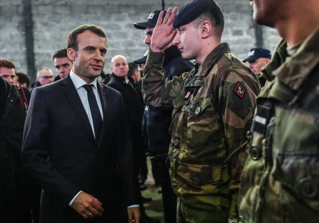 Franca rikthen me detyrim shërbimin civil