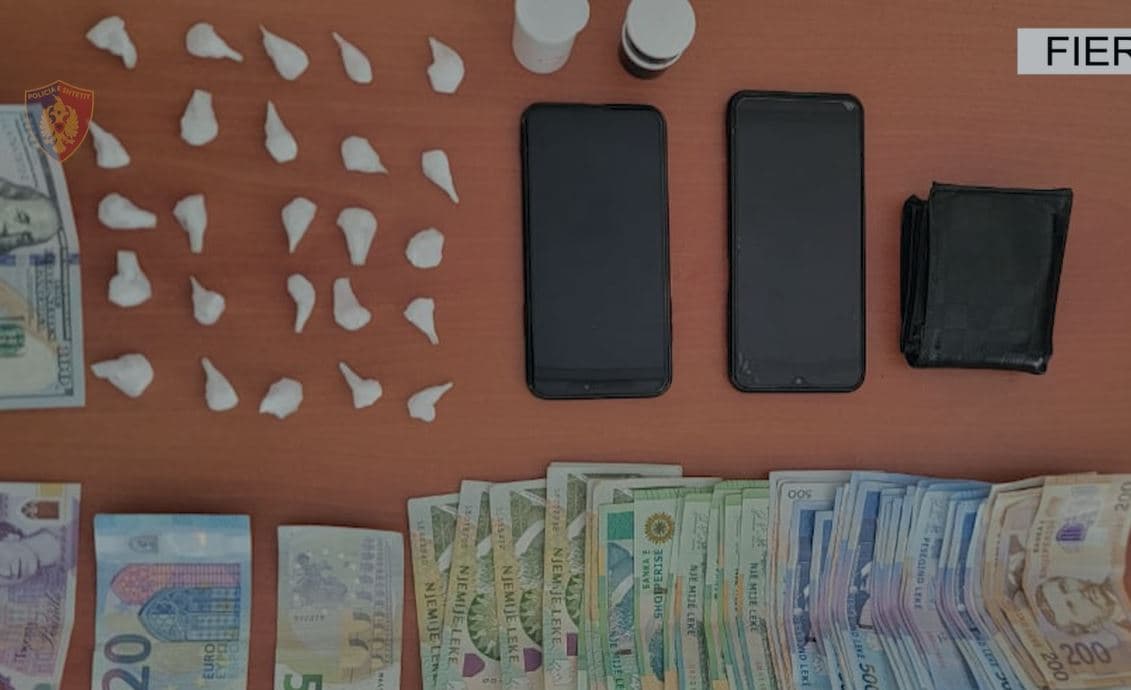 Doza të forta kokaine gati për shitje, arrestohet i riu në Fier