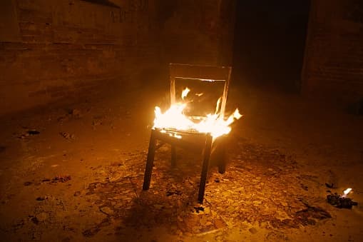 Përfshihet nga zjarri një mobilieri në Pogradec