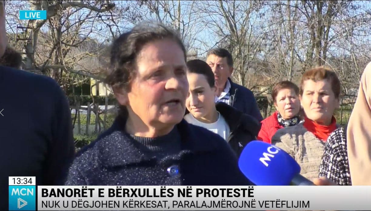 Bërxullë/ 63-vjeçarja që kërcënoi me vetëflijim nga shtylla e tensionit: Nuk pranojmë që koncesionarët të bëjnë qejf në tokat tona! (VIDEO)