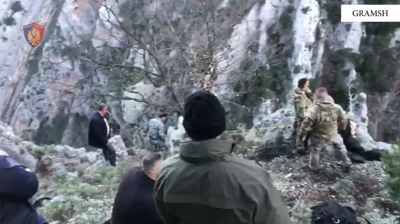 Mbeti i bllokuar në kanionet e Gramshit, policia informacion si u shpëtua nga RENEA (VIDEO)