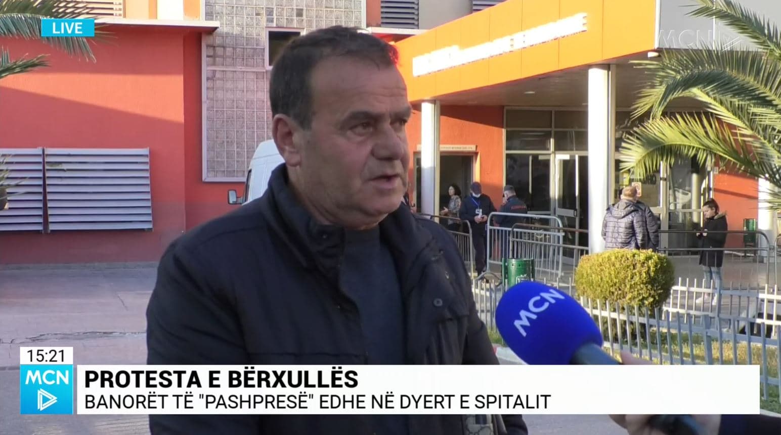 Kërcënoi me vetëflijim nga shtyllat e tensionit të lartë/ Banori i Bërxullës përfundon në Urgjencë, flet kryeplaku (VIDEO)