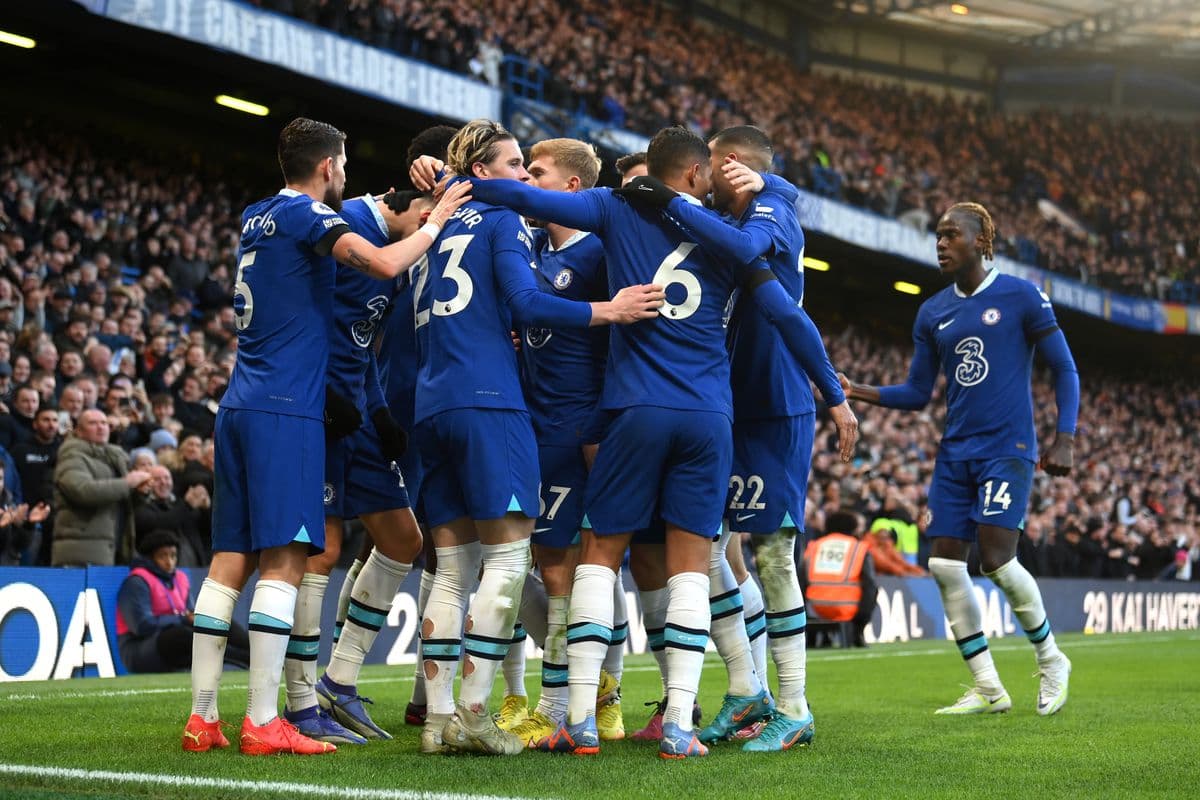 Chelsea i hap derën largimeve