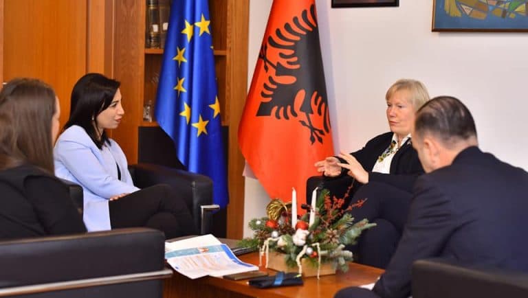 Kushi takon ambasadoren e BE, diskutime për programin Erasmus+