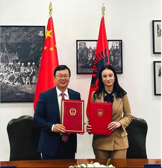 Pas 30 ditësh, Kina pa viza për shqiptarët