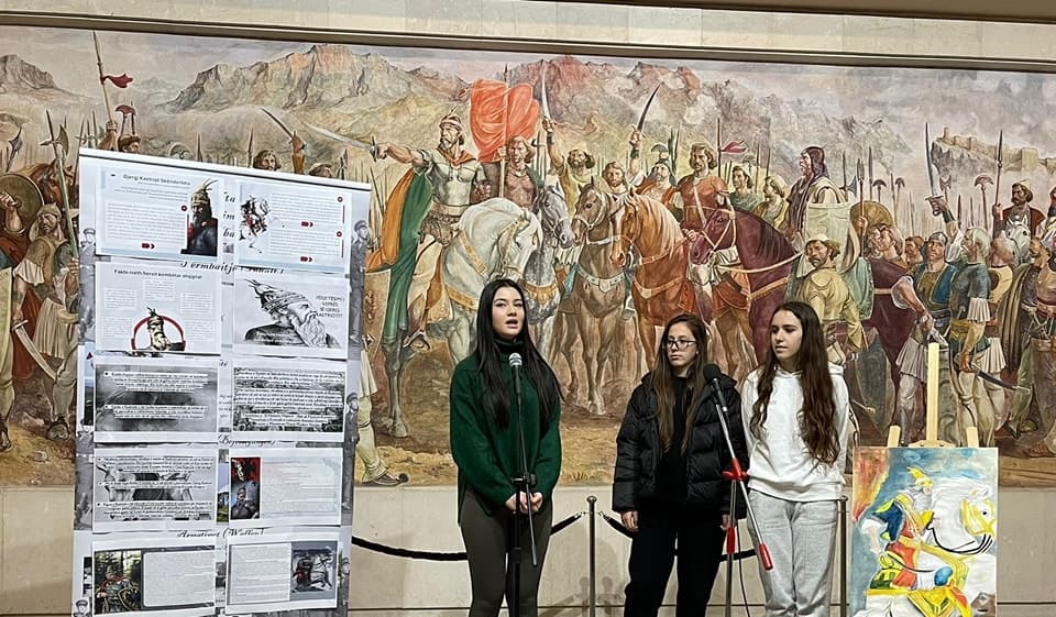 555 vjetori i vdekjes së Skënderbeut/ Gjimnazistët e Tiranës aktivitet në Muzeun Historik