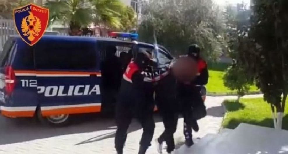 Ndihmë për kalim të paligjshëm të kufirit, arrestohen dy persona në Dibër