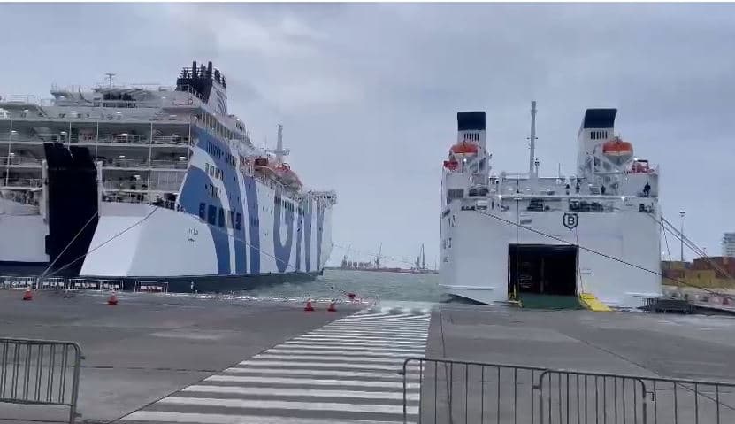    Borë dhe shiu në këto zona të vendit/ Tragetet në Portin e Durrësit shtyjnë lundrimet 