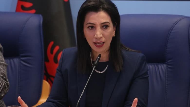 Akuzohet për ngacmim seksual, Kushi pezullon nga detyra mësuesin në Tepelenë