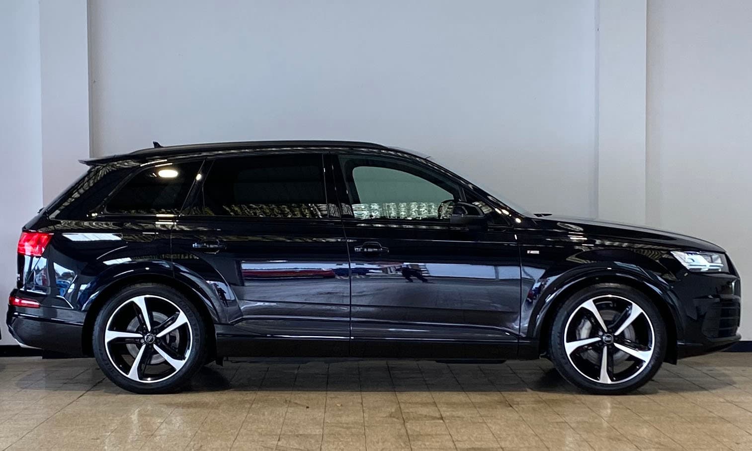 Transportonte naftë kontrabandë me “Audi Q7”, arrestohet një person në pikën kufitare të Bllatës