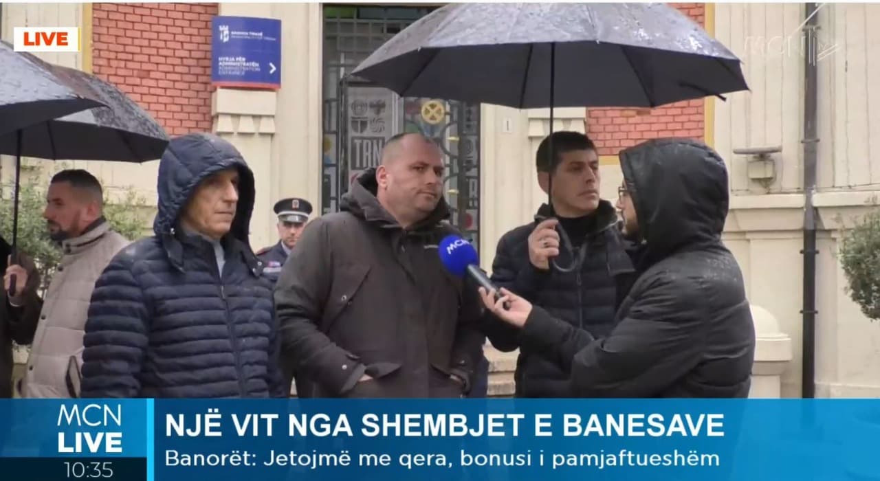 1 vit nga shembjet e banesave në zonën e ‘5 majit’, qytetarët para bashkisë: S’morëm asgjë nga ato që na premtuan, na mashtruan (VIDEO)