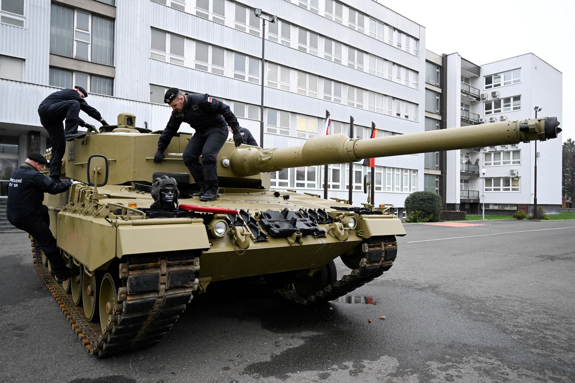 SHBA "optimiste" se Gjermania do të dërgojë tanke Leopard në Ukrainë