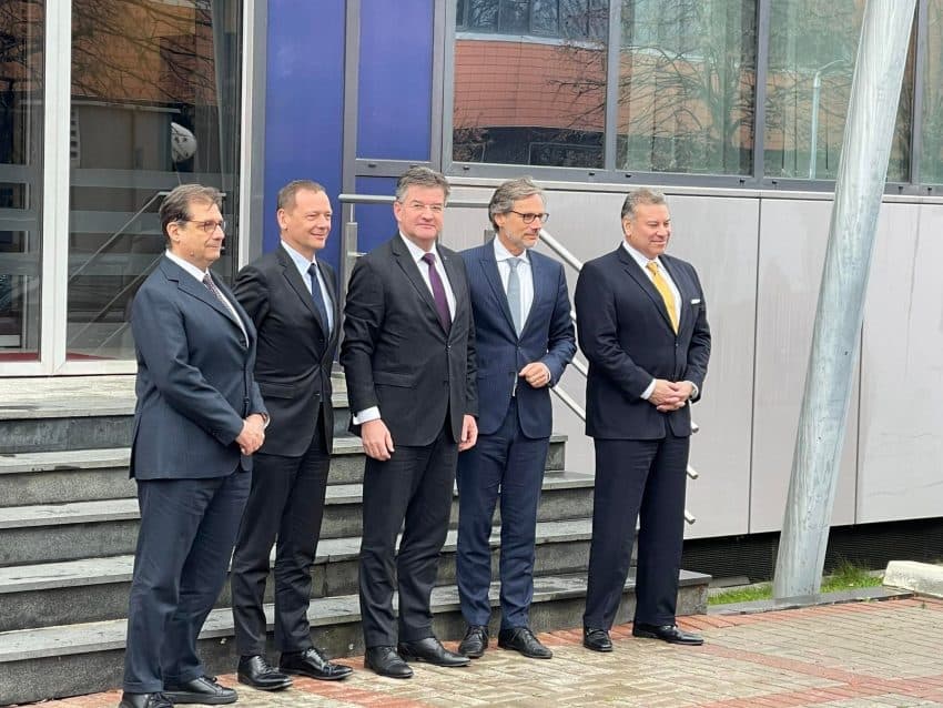 Procesi për dialogun Kosovë-Serbi/ Nis takimi i Kurtit dhe pesë emisarëve specialë