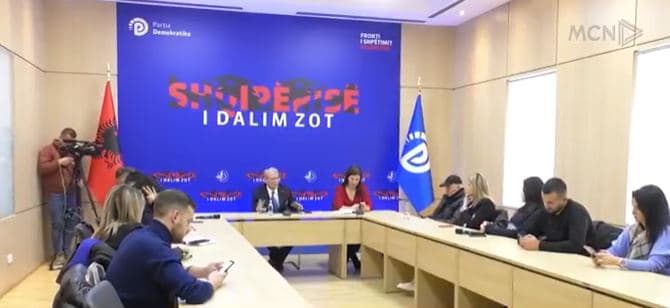 Ibrahimaj nxiti aferën e Gjoktuajt. Berisha ‘vë dorën në zjarr’: Ajo është strumbullari
