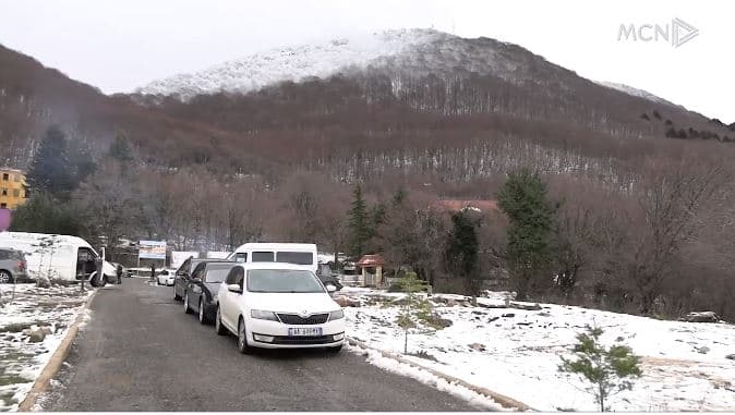 Drejt Dajtit për dëborën e parë. Qytetarët: Problem mbetet rruga e ngushtë