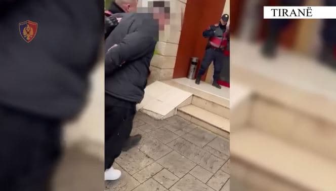 Qarkullonte me armë zjarri, arrestohet 26-vjeçari në Tiranë